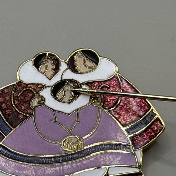 Artique LTD Barbara Lavallee Alaskan Cloisonne Brooch Pin ~ Three Native Women - Picture 3 of 5